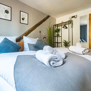 https://20-seconds-to-charles-bridge.praguehotelsweb.com